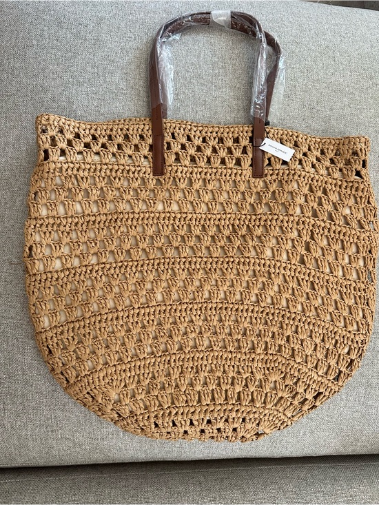 Banana Republic Handbags - Banana Republic Straw Market Tote with removable zipper insert